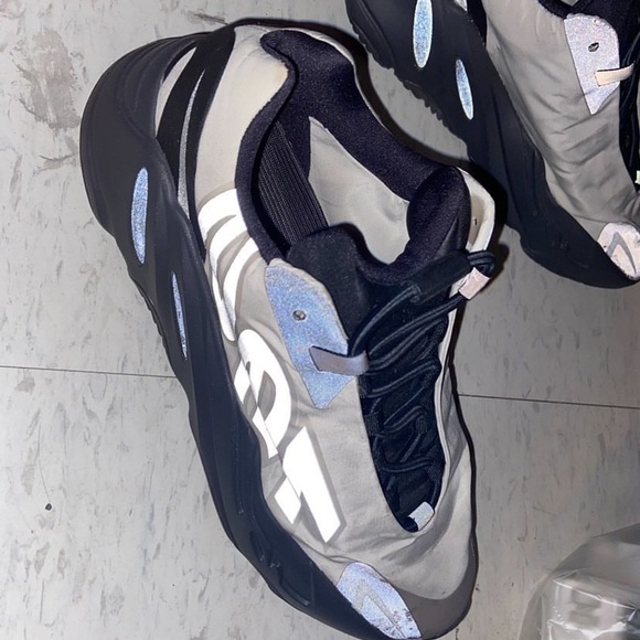 Yeezy 700’s MNMV